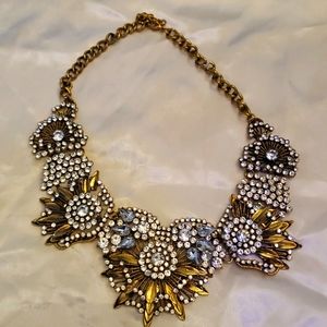 Gorgeous statement necklace!